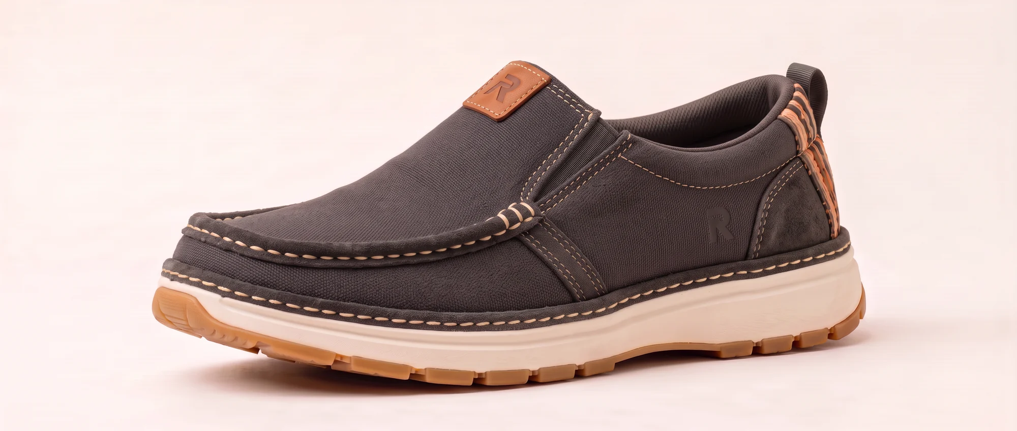 R01 Outeniqua slip-on in Charcoal, three-quarter view