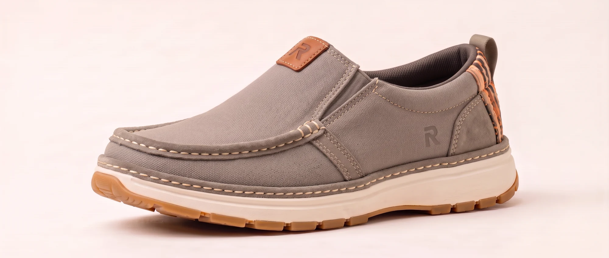 R01 Outeniqua slip-on in Fog Grey, three-quarter view